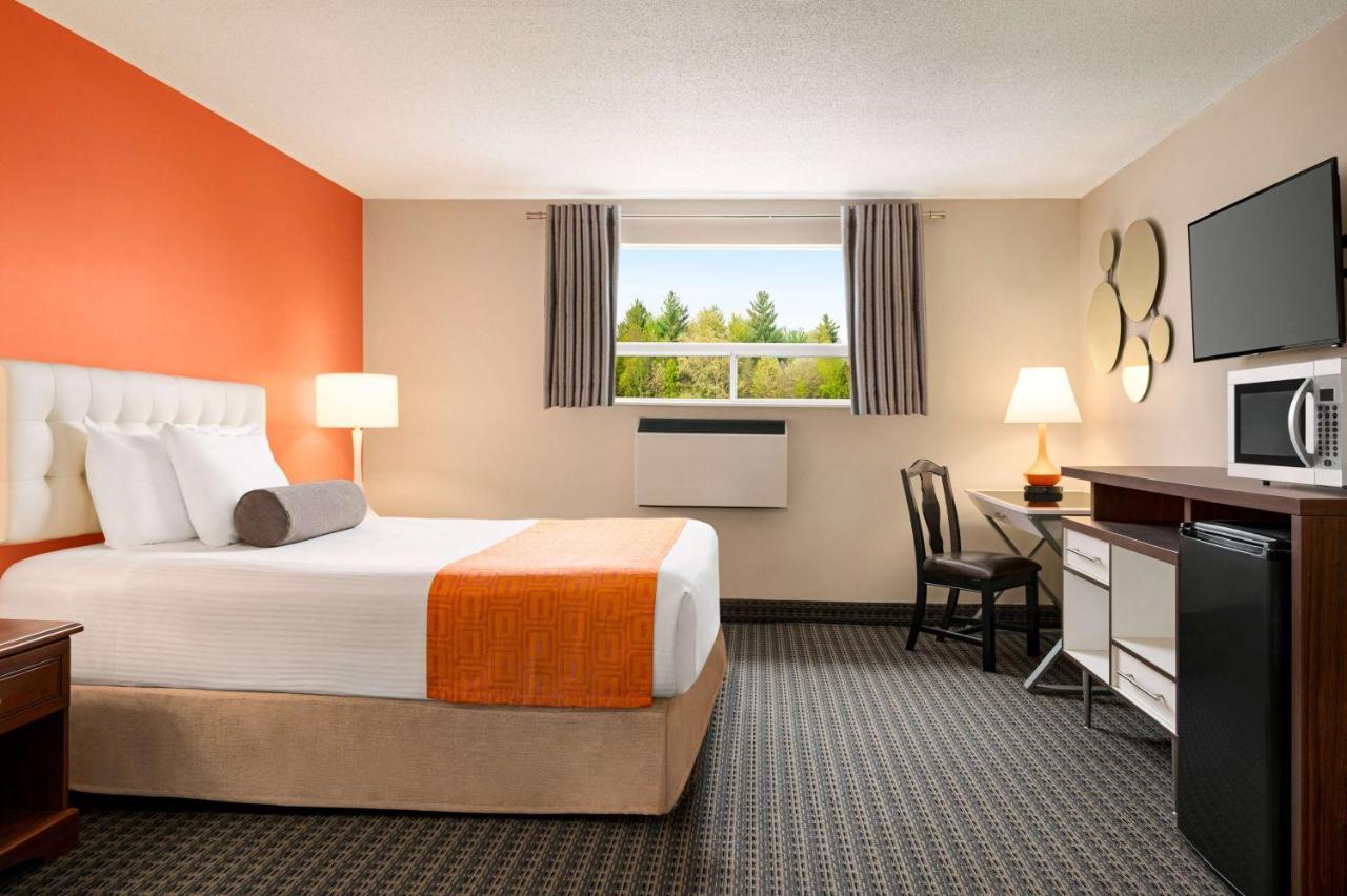 Howard Johnson by Wyndham Gravenhurst Exteriör bild